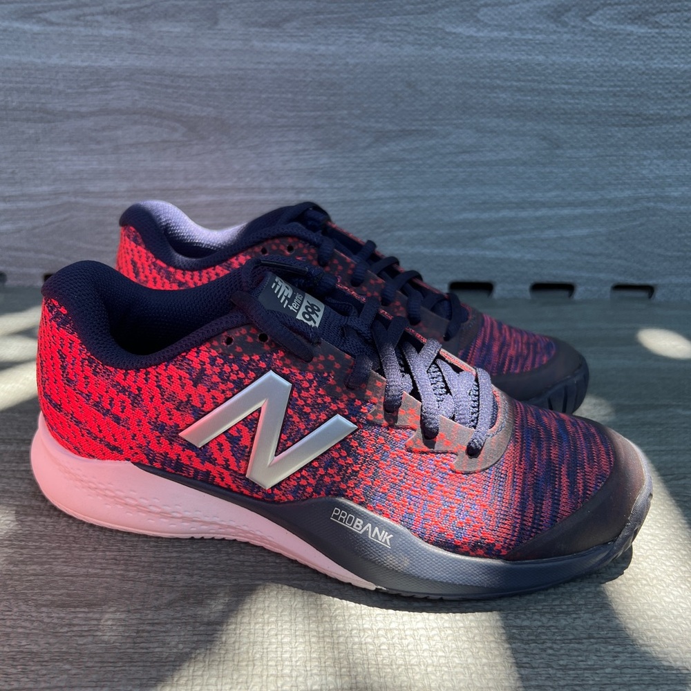 Women’s tennis shoes size 6W